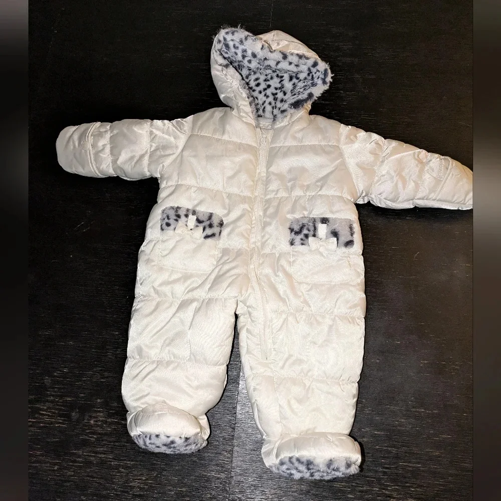 London Fog Baby Girl Snow Suit Size 6-9M. EUC